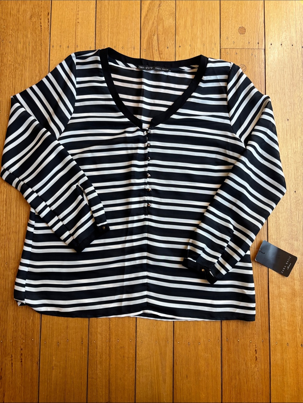 Zara navy and cream striped top. Long sleeve, gentle V neck size XL NWT